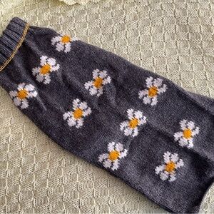 Daisy Knit Dog Sweater - Gray and White